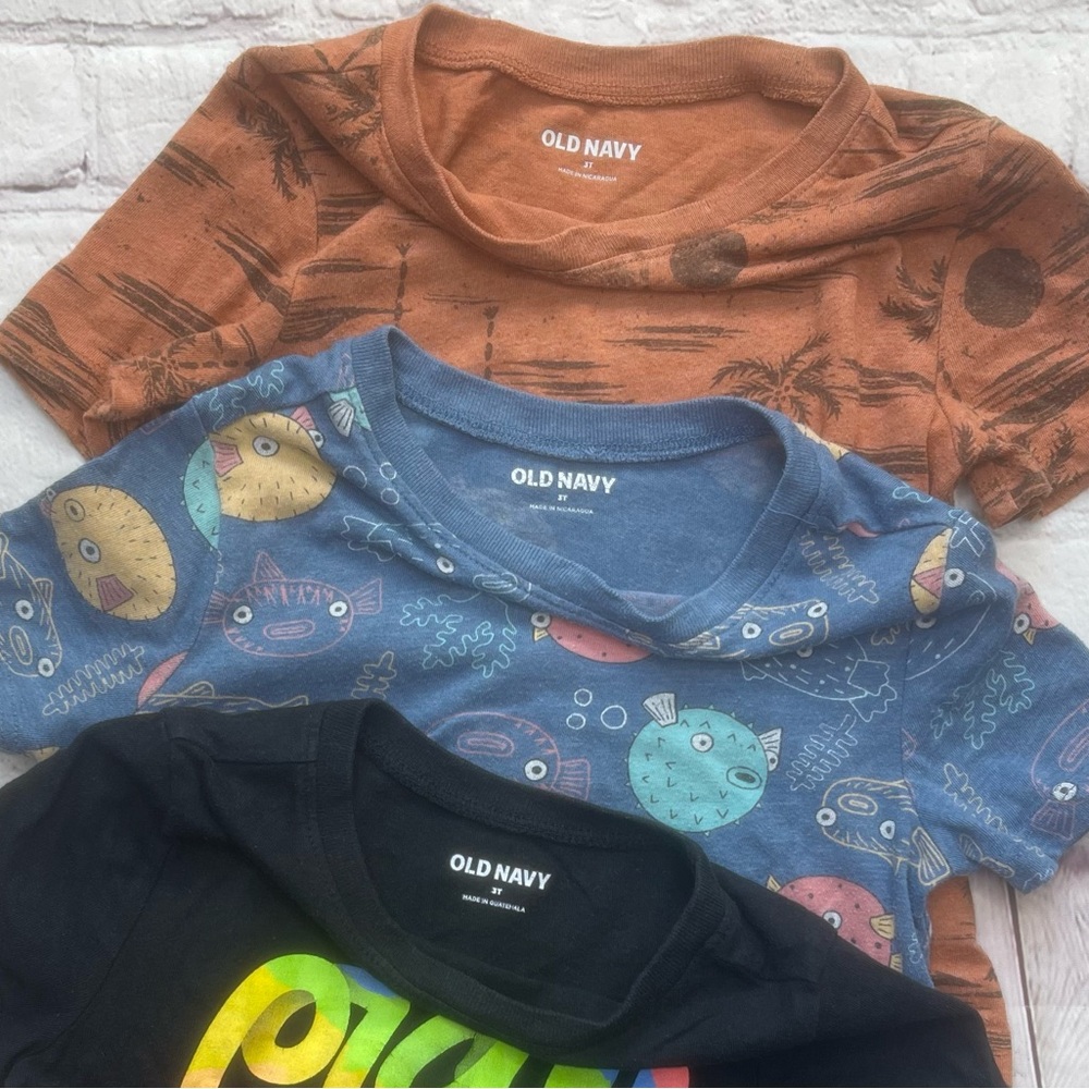 Old navy toddler, 3T T-shirt, bundle (3 shirts) beach undersea, graphic - Picture 5 of 7